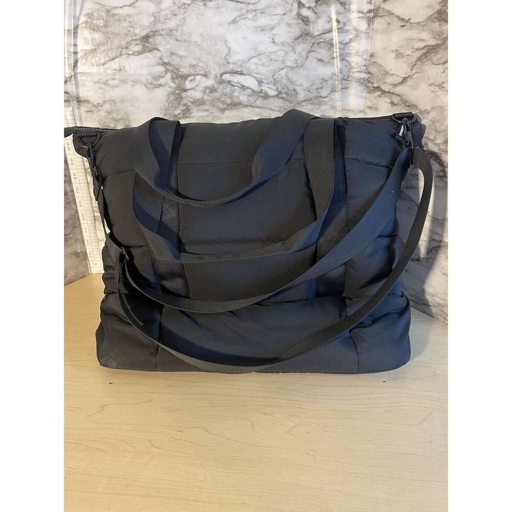 Wilo The Label NWOT Black Puffer Tote Gym Bag With Removable Shoulder Strap - Picture 6 of 7